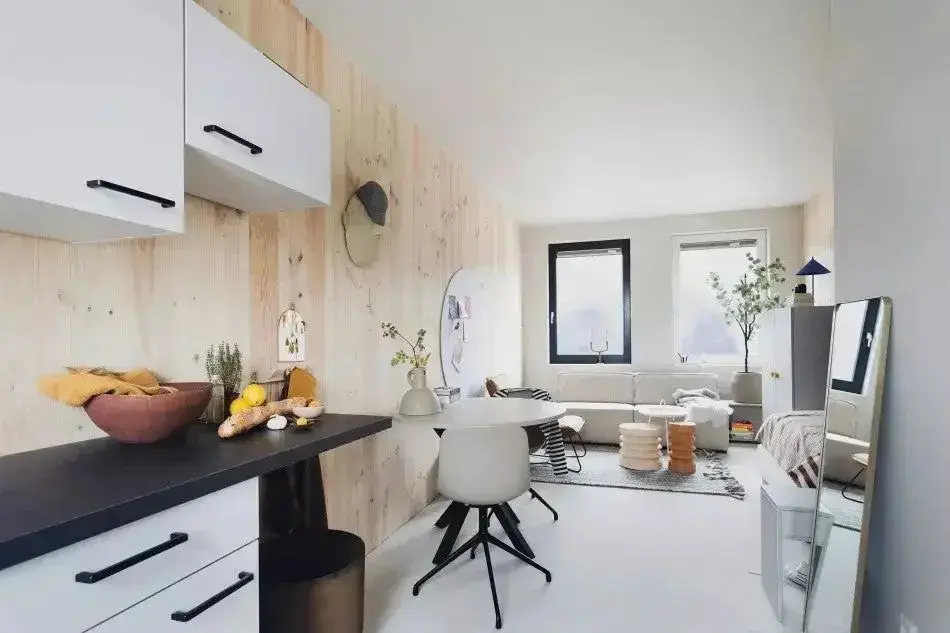 Studio in Solitudolaan 410, Amsterdam